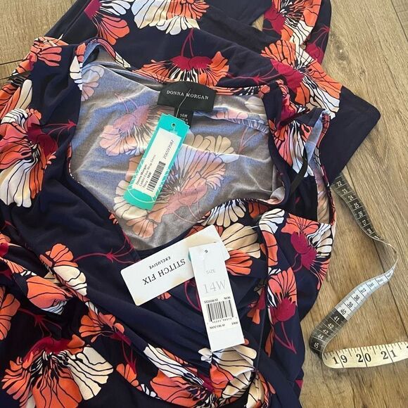 Stitch Fix I Donna
Morgan Laddie Faux
Wrap Dress, size 14 W - Picture 6 of 7